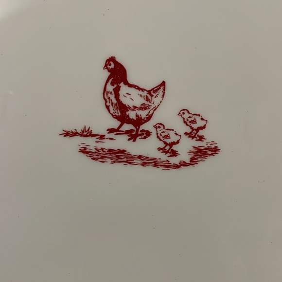 Country Living White with Red Trim Chicken and Chicks 11” Plate Hens and Chicks - Picture 2 of 8